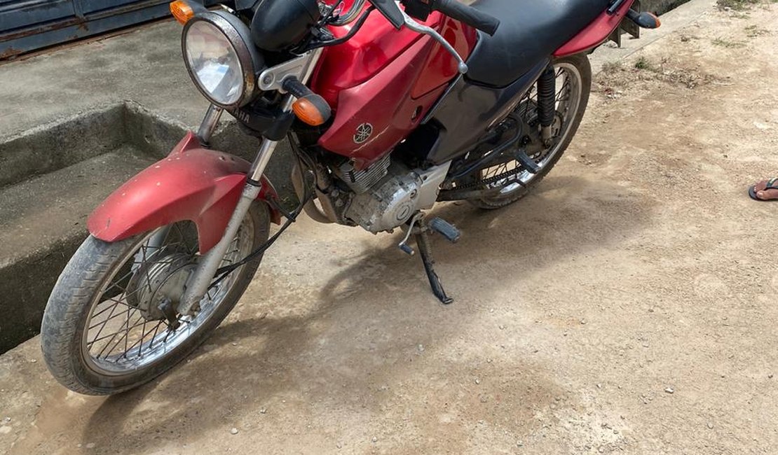 Moto furtada há dois anos é recuperada pela polícia em Rio Largo