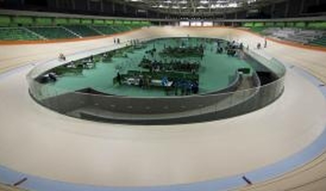 Com seis meses de atraso, Paes entrega última instalação do Parque Olímpico