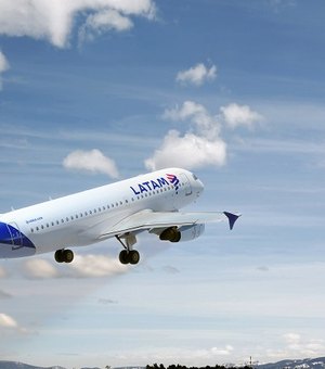 Companhia aérea deve indenizar cliente em R$ 4 mil por atraso e cancelamento de voos