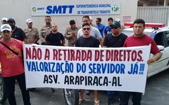 Agentes de trânsito da SMTT de Arapiraca realizam protesto