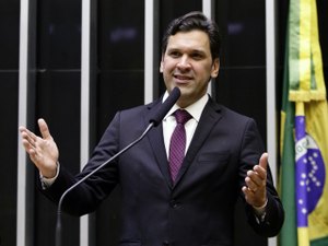 Deputados avaliam positivamente nome de Isnaldo Bulhões como liderança do centrão e potencial presidente da Câmara