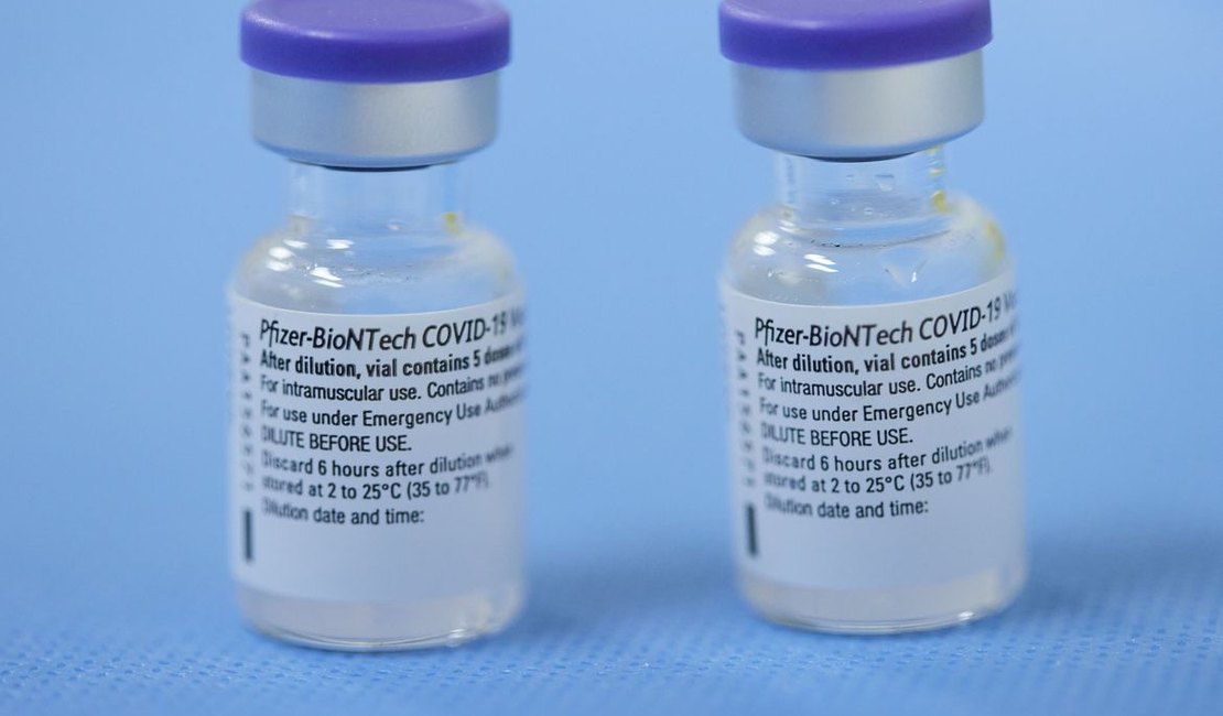 Intervalo maior de doses da vacina Pfizer aumenta níveis de anticorpos
