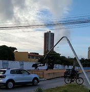 Semáforo quebrado altera trânsito na Ladeira Dr Geraldo Melo, no Farol