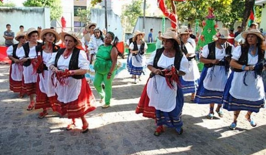 Usuários do Portugal Ramalho festejam chegada do Natal com pastoril