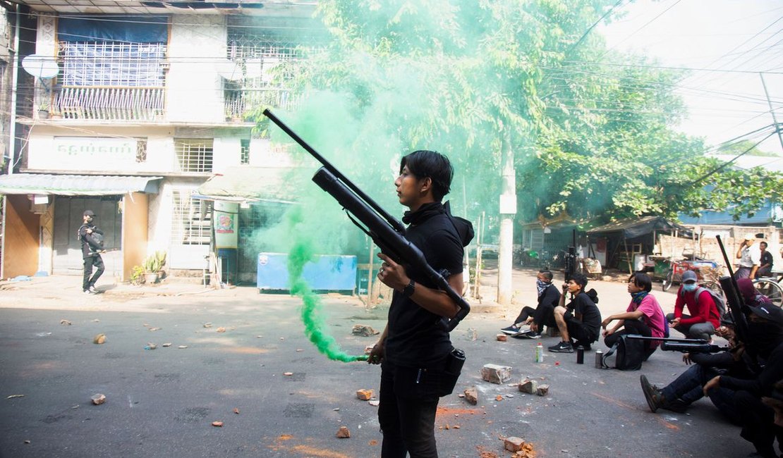Choque com tropas deixa 11 manifestantes mortos em Myanmar