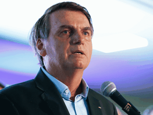 Bolsonaro lidera intenção de voto para 2022 seguido por Lula, diz CNT/MDA