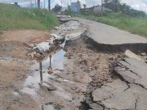 [Vídeo] Após chuvas, crateras no residencial Porto Vitória causam transtornos para moradores