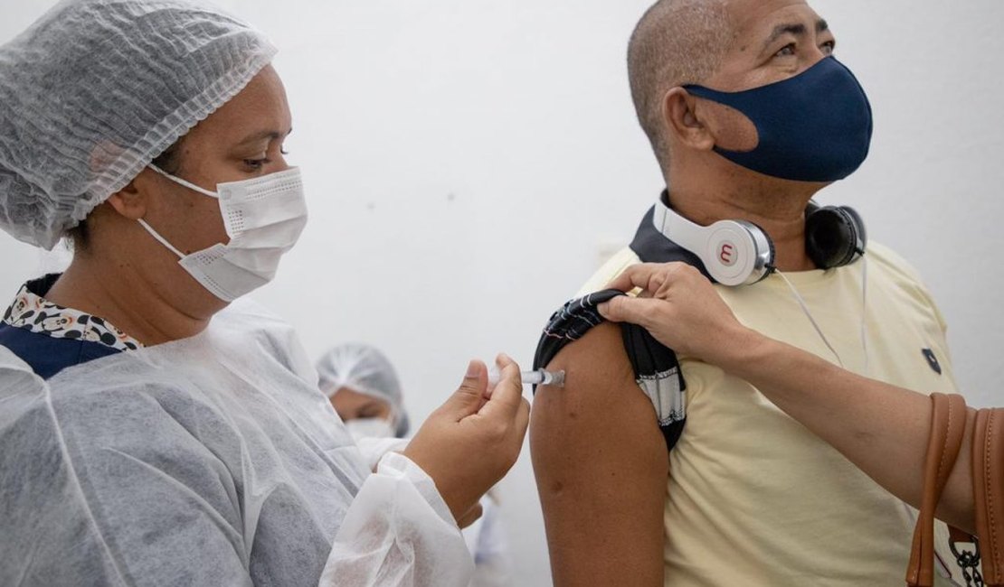 Mais de 13 mil pessoas estão com a segunda dose da vacina atrasada contra a covid-19 em Maceió