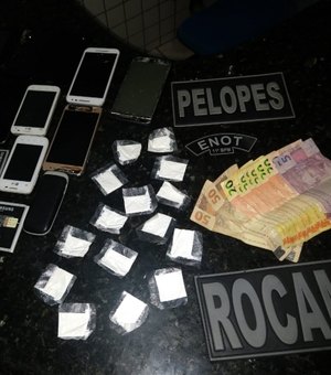 Suspeito de tráfico é preso com 15 celulares e cocaína em Penedo