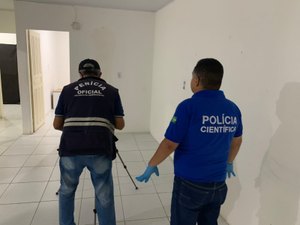 Manchas de sangue são encontradas na casa da garçonete achada morta em geladeira em Maceió