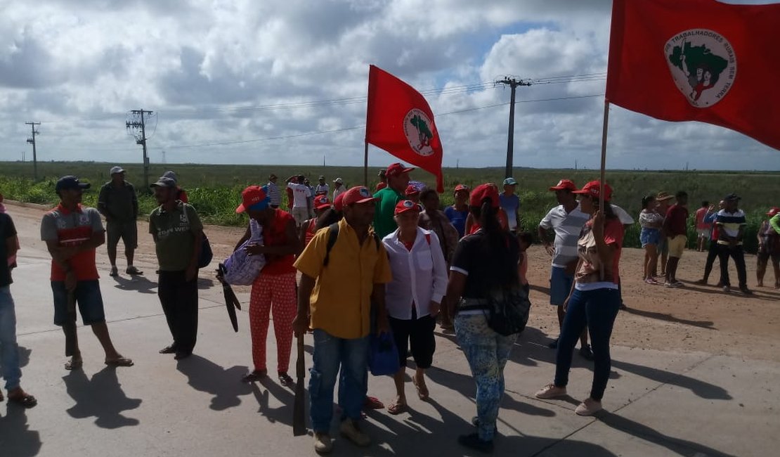 Trabalhadores rurais fecham rodovias em Teotônio Vilela, Branquinha e Coruripe