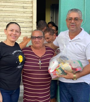 Vereador Dé Campo distribui mil cestas básicas em São Sebastião