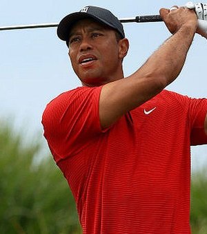 Tiger Woods está 'se recuperando e de bom humor'