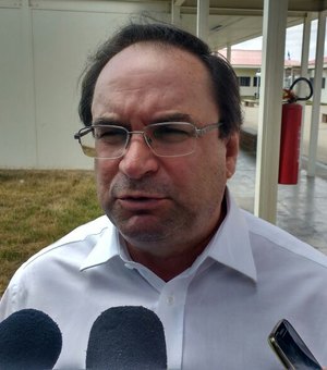 Obras em escolas da rede estadual serão revisadas, diz Luciano Barbosa
