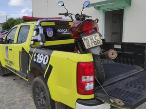 Polícia encontra motocicleta utilizada durante homicídio de taxista, em Penedo