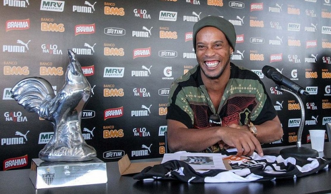 Ronaldinho é barrado no Querétaro por faltar a treino, diz imprensa local