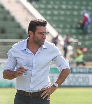 CSA confirma demissão de Alberto Valentim