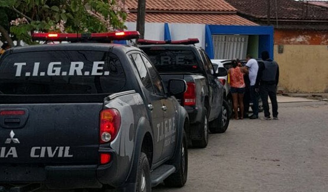 Acusados de atearem fogo em agência da Caixa morrem em confronto com a polícia