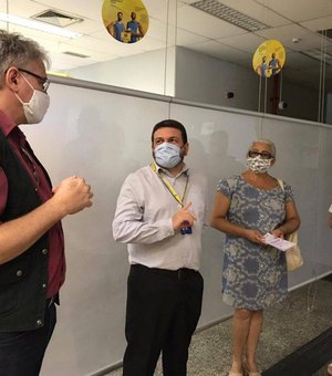 Bancos e estabelecimentos de Arapiraca são alvos de fiscalização sobre uso obrigatório de máscaras