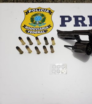 PRF prende caminhoneiro por porte ilegal de arma de fogo em São Sebastião