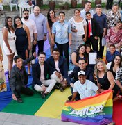 ?Casais homoafetivos oficializam a união em casamento coletivo da Justiça Itinerante