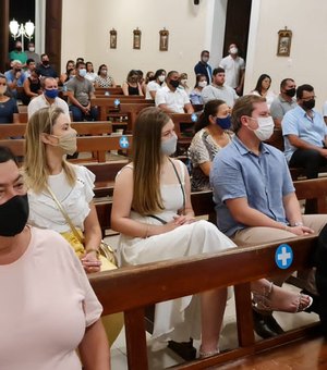 Marx Beltrão e família participam da missa de um ano de falecimento de João Beltrão