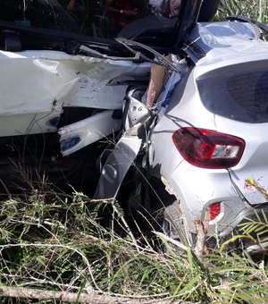 Colisão entre caminhão e taxi deixa quatro mortos em Olho d'Água das Flores