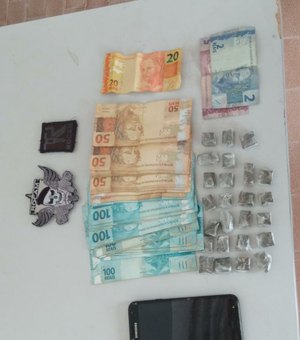 Dupla é presa com maconha, moto e dinheiro em Arapiraca