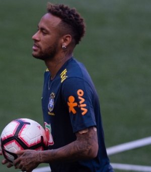  Neymar dá soco em torcedor após derrota na Copa da França