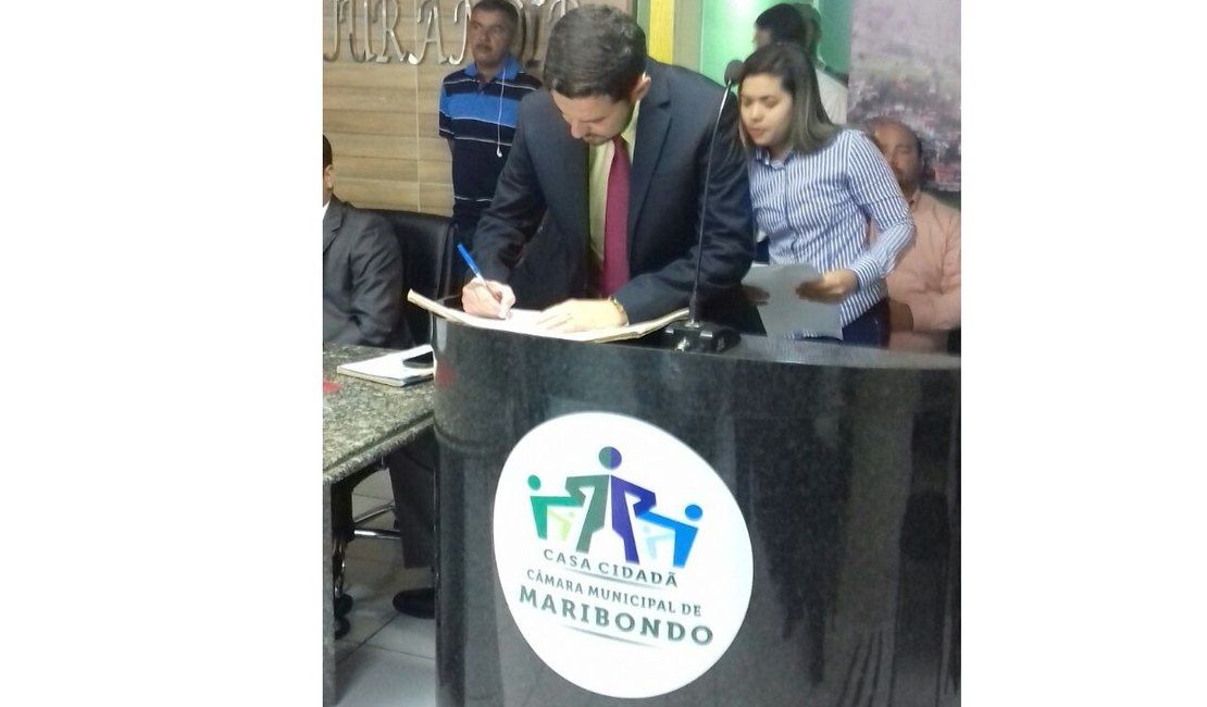 Vice assume cargo de prefeito que agrediu esposa e sogra