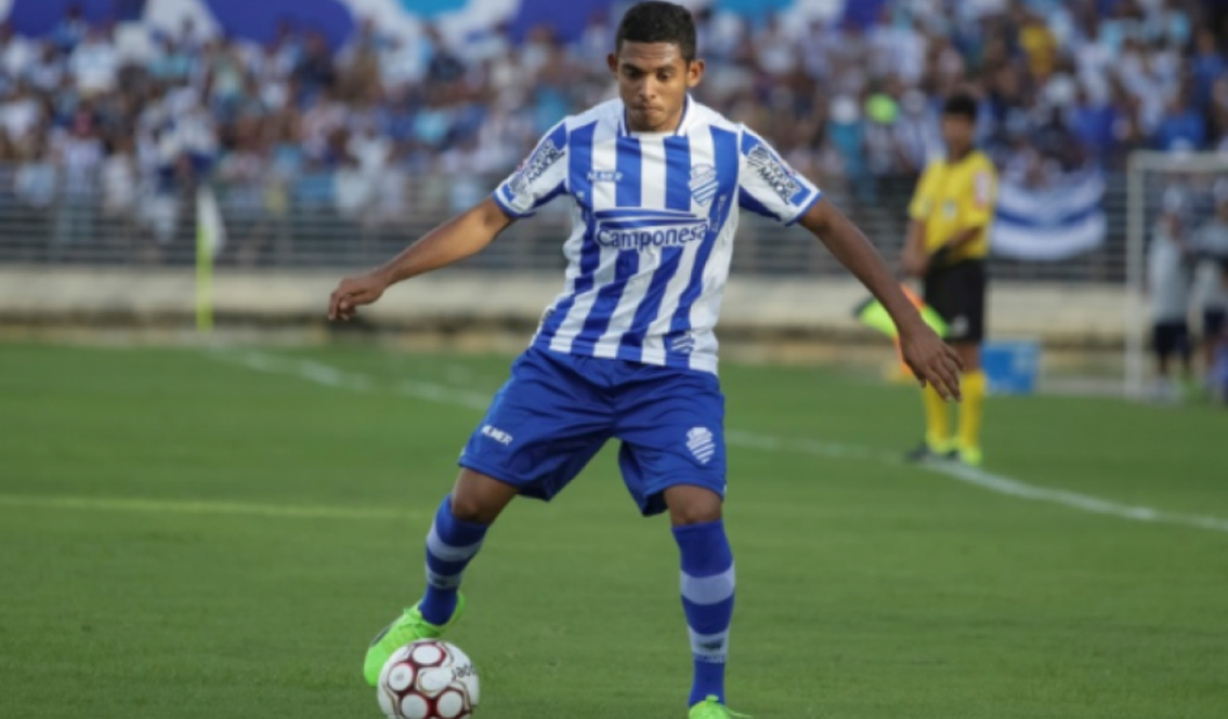 Volante do CSA comemora importante vitória contra o Timão