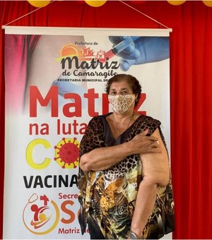 Matriz de Camaragibe vacina 1.527 pessoas contra Covid-19