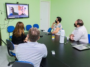 Luciano Barbosa destaca geração de 1.200 novos empregos durante videoconferência com AeC