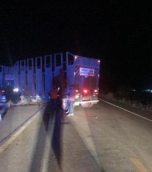 Acidente entre carro e caminhão deixa feridos na BR-316, em Atalaia