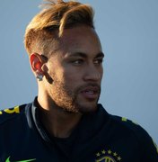 Neymar é visto com ex-affair durante balada em Barcelona