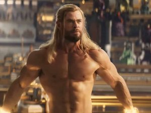 Chris Hemsworth diz que sua mulher não gostou de seu corpo malhado em 'Thor'