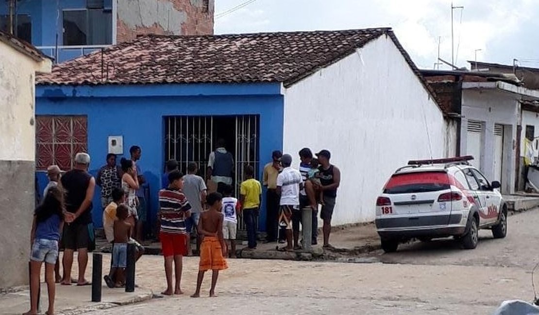 Vizinhos encontram homem morto dentro de casa em São Miguel dos Campos