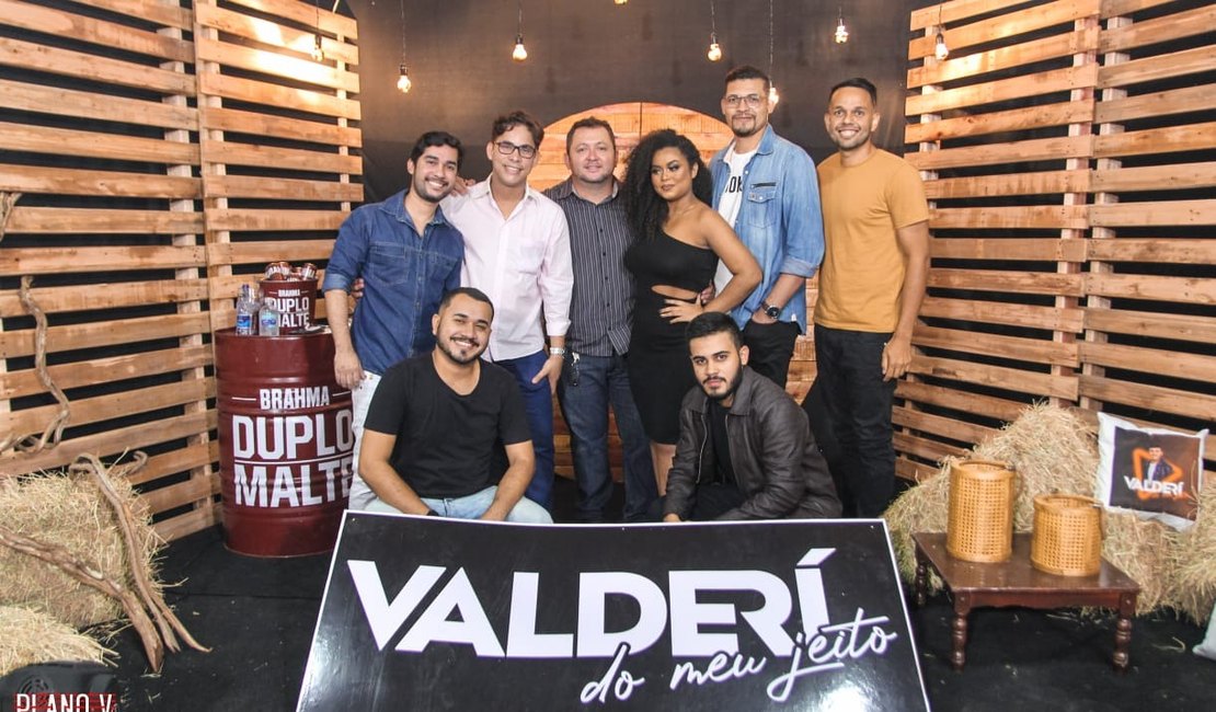 Famílias de São Miguel dos Campos recebem cestas básicas após live do cantor Valderí Júnior