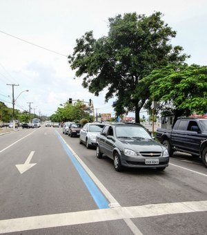 Prefeitura de Maceió promulga lei e permite tráfego de táxis na faixa azul