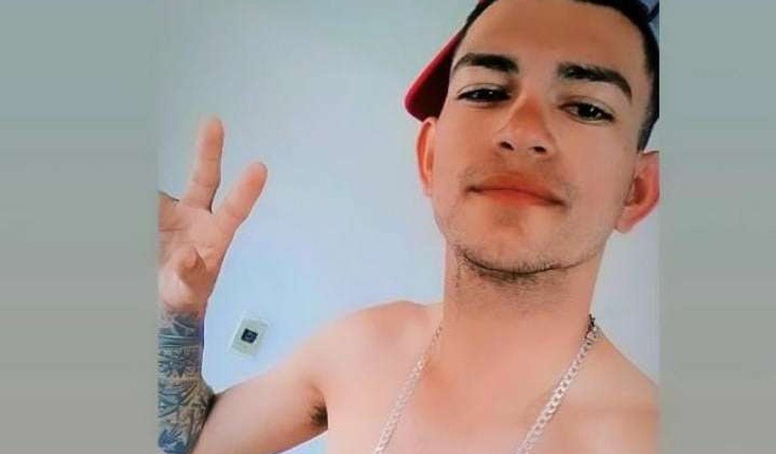 Jovem é assassinado a tiros enquanto bebia com amigos, em Santana do Ipanema
