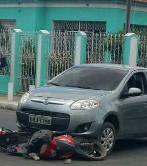 Colisão entre carro e moto deixa um ferido 
