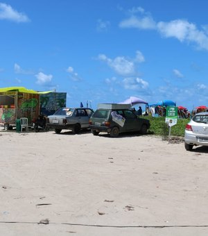 Ladrão arromba carro e furta dinheiro e caixa de som na Praia de Antunes