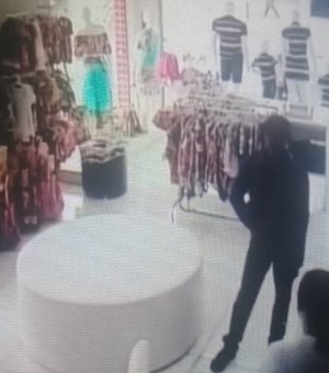 [Vídeo] Homem  é flagrado praticando assalto em loja de Palmeira dos Índios
