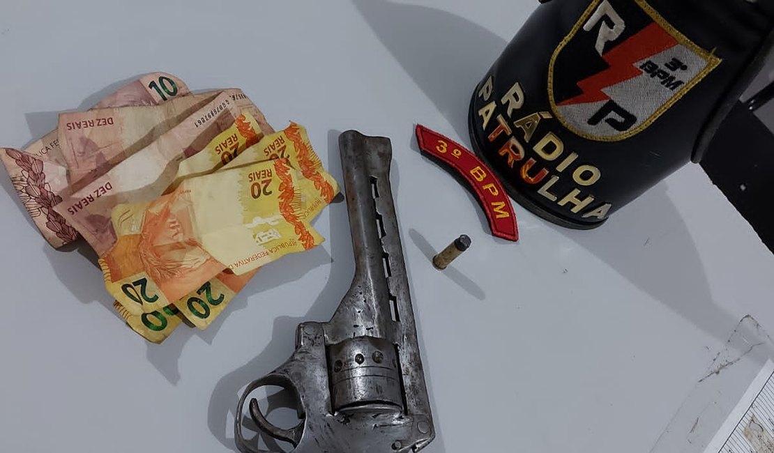 Dois homens são presos com arma, munição e produto de roubo no Jardim Esperança em Arapiraca