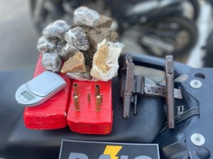 Companhia de Raio apreende duas armas e mais de 2,5kg de drogas durante ação no Vale do Reginaldo