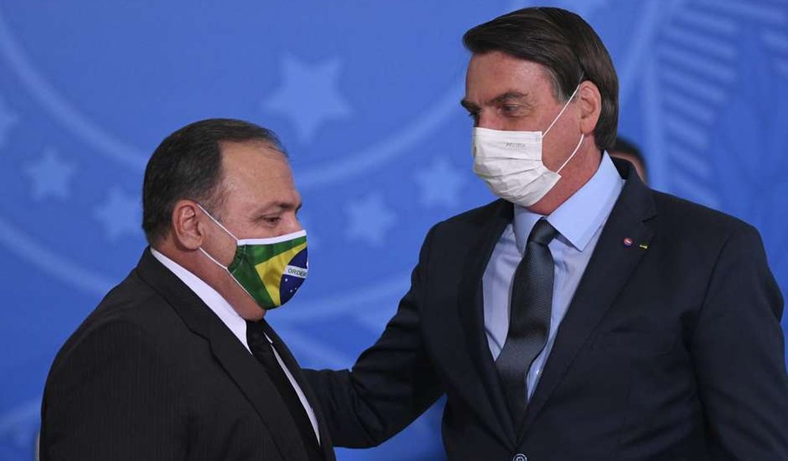 Bolsonaro nega que Pazuello sofra pressão de ala militar