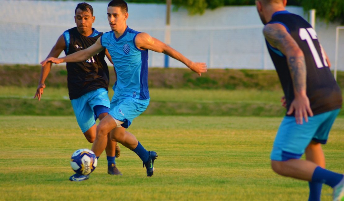 Barbieri começa a projetar time titular do CSA