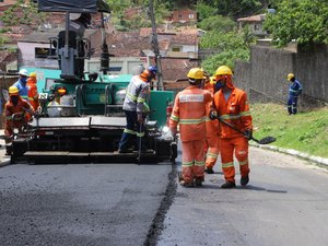 Prefeitura de Maceió avança com serviços de pavimentação asfáltica na Chã da Jaqueira