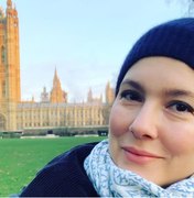 Jornalista Cecília Malan vai ser vacinada contra Covid-19 em Londres