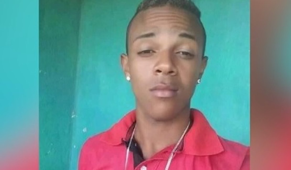Jovem é assassinado a tiros na porta de casa em Murici